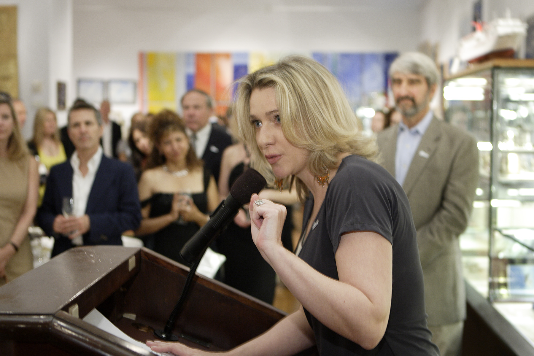 Bettina Alonso speaking at a podium